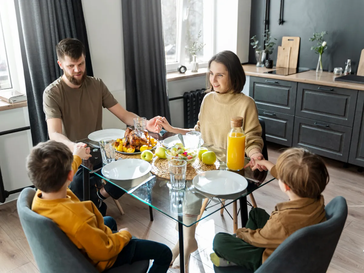 Cum poate trăi o familie cu 2 copii din 500 de lei timp de 10 zile? Ce poți cumpăra cu acești bani?