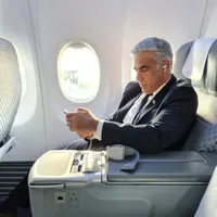 Yair Lapid, în drum spre Emirate. FOTO: Twitter