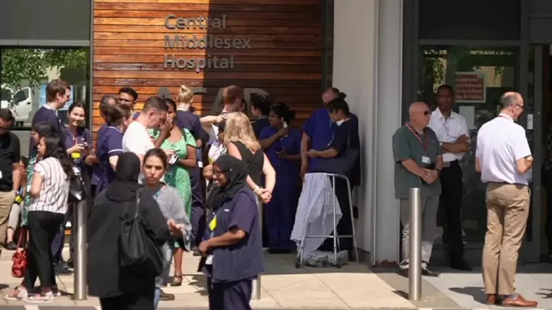 Două persoane au fost rănite într-un atac într-un spital din Londra Foto: captură BBC