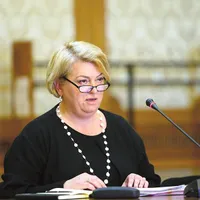 Doina Gradea, președinta CA al TVR, își construiește un mic cult al personalității: prefațează cărți scrise de subordonați și cumpărate de televiziunea publică