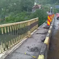 VIDEO Un TIR a căzut în Dunăre, după ce șoferul a lovit parapetul. Trupul a fost găsit de scafandri - Foto: Facebook / captură de ecran 11 Plus