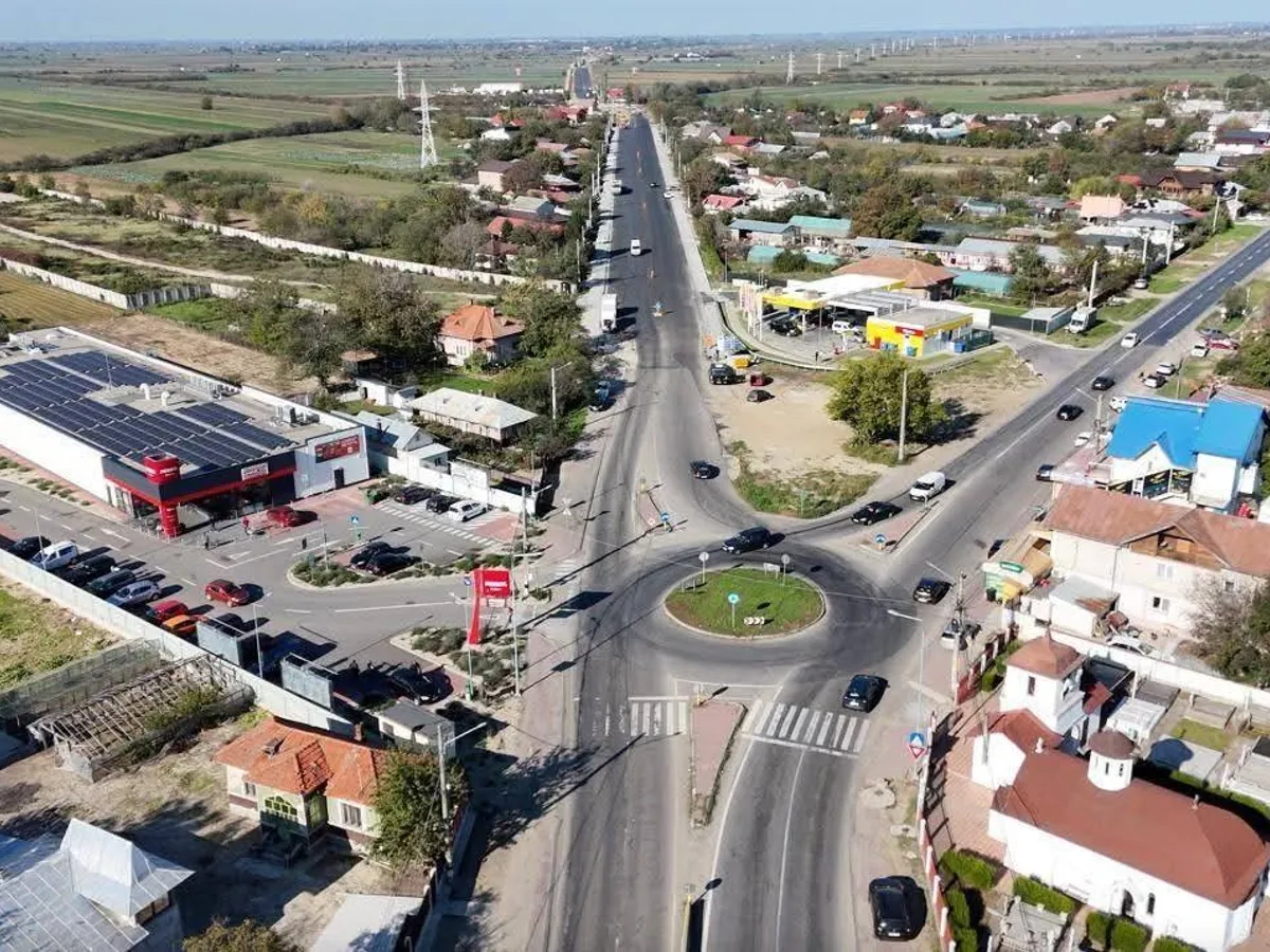 Criză? Un banal giratoriu și o pasarelă pietonală costă 1.360.000 €. Se fac la 35 km de București