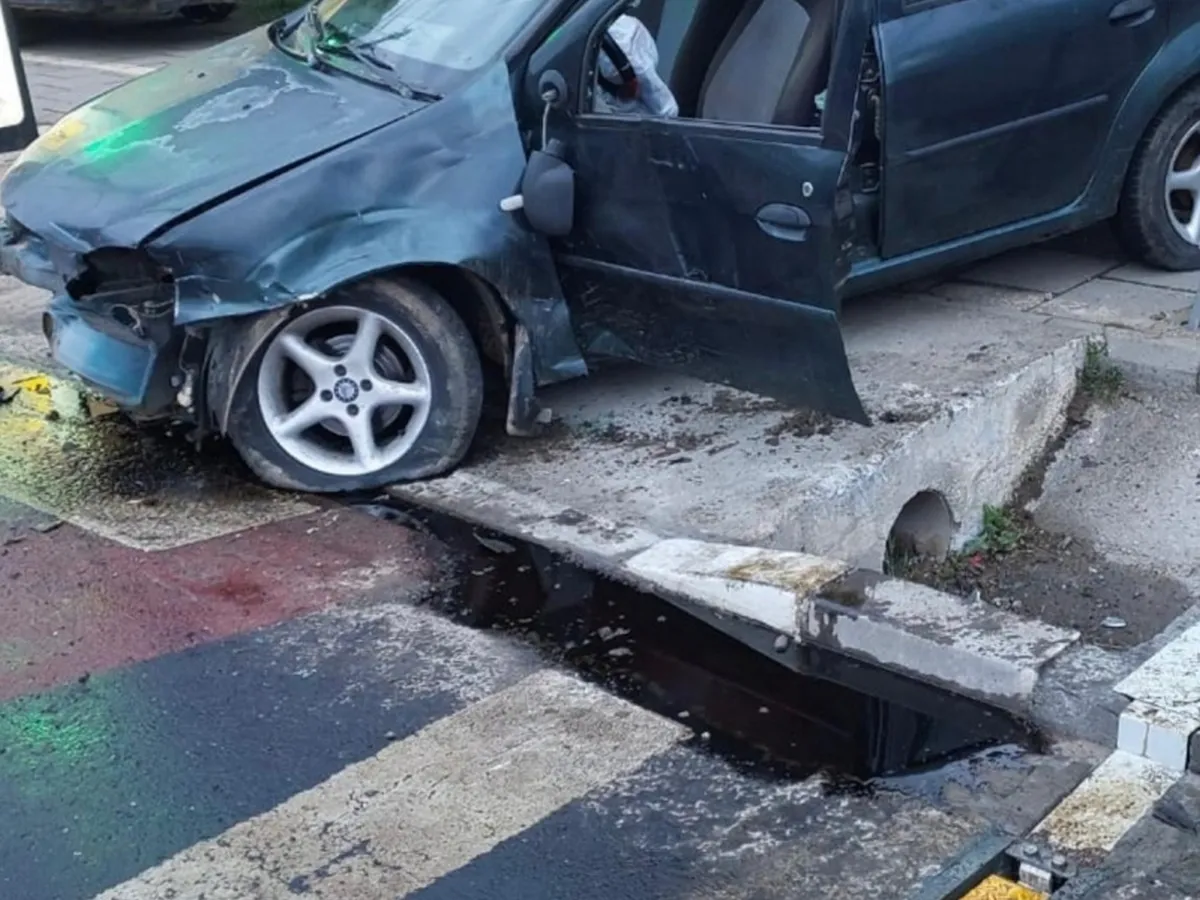 Primul limitator de viteză inteligent din România, un pericol? Un șofer și-a făcut praf mașina - Foto: Facebook