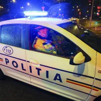 Bărbat specializat pe camătă și șantaj reținut de polițiști. Ce au descoperit agenții la el acasă? - Foto: News / imagine cu caracter ilustrativ