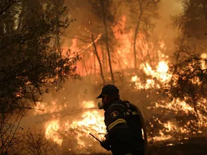 Incendiile și canicula fac ravagii în Grecia. Pompierii abia mai fac față focului puternic  - Foto: Digi24 / imagine cu caracter ilustrativ