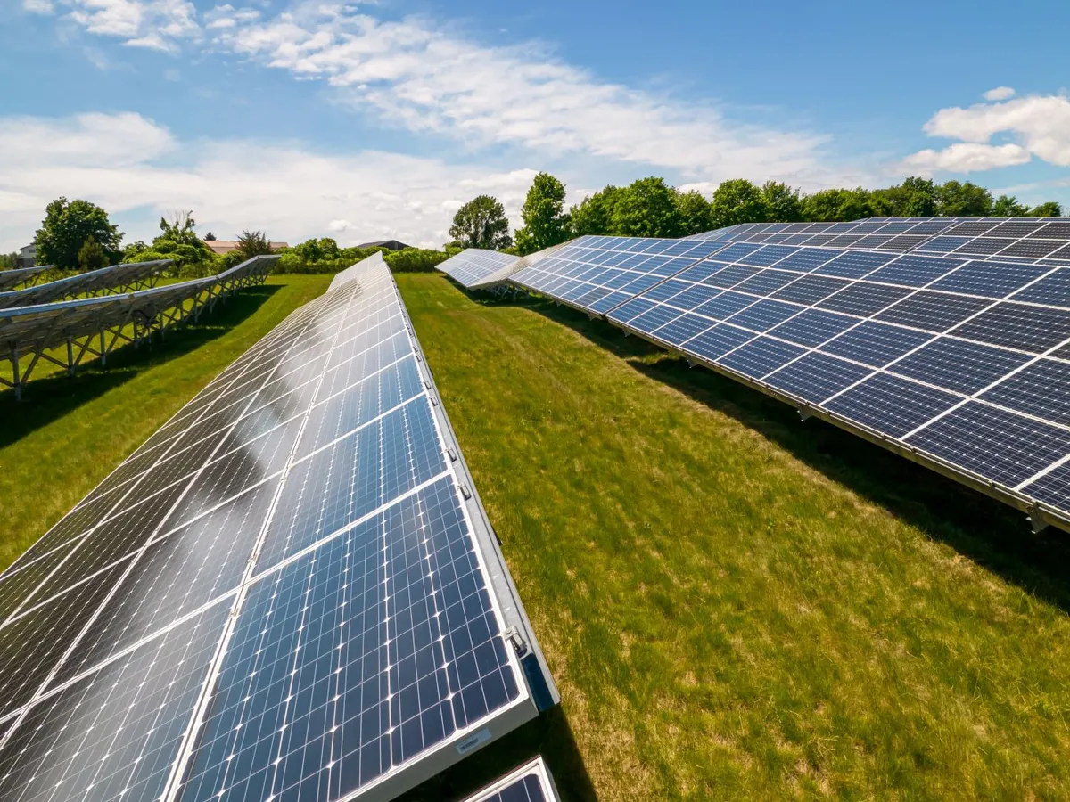 650 mil. euro pentru instituțiile publice: fonduri europene pentru producția și stocarea energiei regenerabile