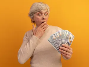 Pensie privată va putea fi retrasă doar programată. În ce condiții pot pensionarii să ia banii? Foto: Freepik (fotografie cu caracter ilustrativ)