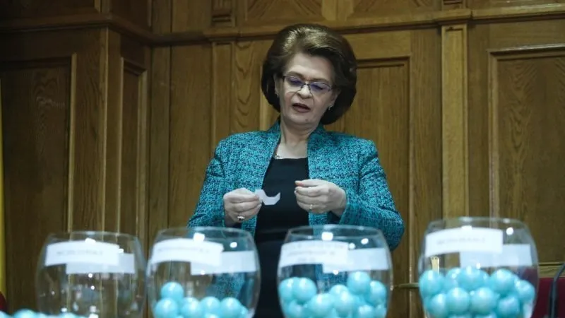Cristina Tarcea a tras la sorți noile completuri de judecată. Foto Inquam Photos/George Călin