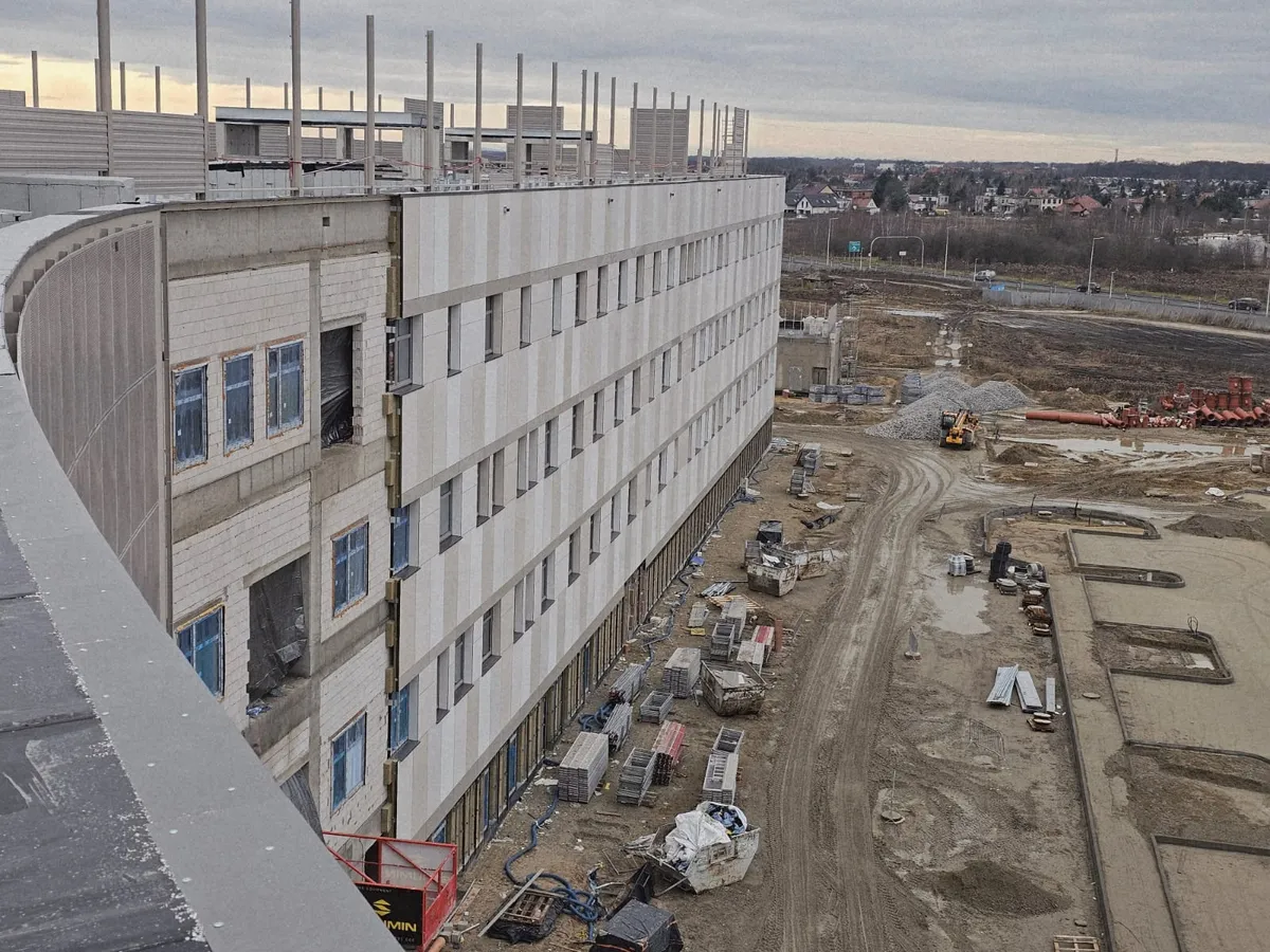 Polonia deschide un uriaș spital pentru bolnavii de cancer. Spitalele regionale, promise în România de 13 ani