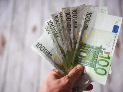 Cursul valutar a atins un nou maxim istoric: 5,218 lei/€ - Foto: INQUAM PHOTOS/Alberto Groşescu