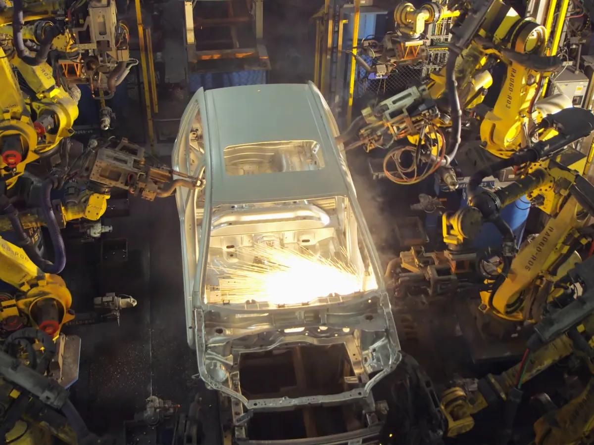 Automatizarea din industrie încotro? Un gigant auto a înlocuit peste 1.000 de muncitori cu 50 de roboți