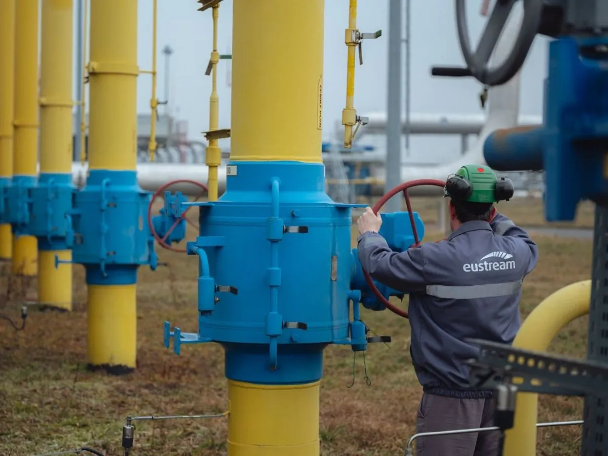 Velke Kapusany, Slovacia - Un muncitor îndeplineşte sarcinile zilnic lao staţie de gaz metan Eustream - Foto: Profimedia Images