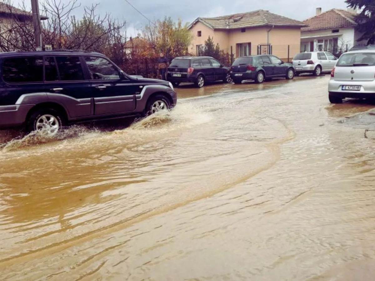 FOTO Inundații puternice, în Bulgaria, la granița cu Grecia. E Cod roșu de ploi