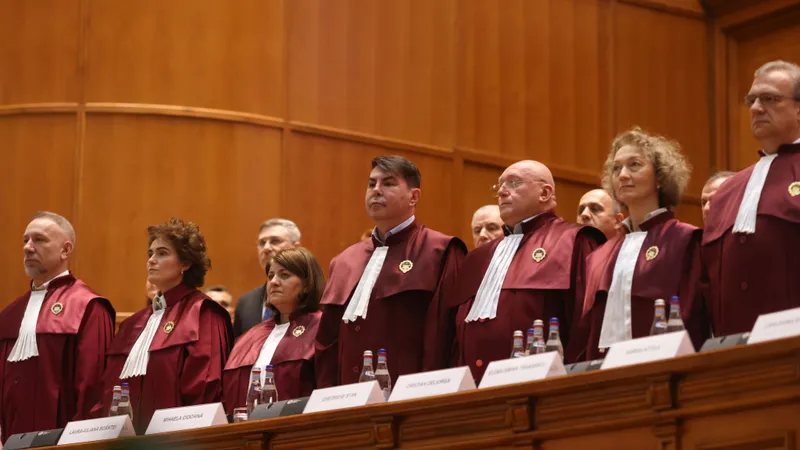 CCR decide tăierea pensiilor speciale - Foto: INQUAM PHOTOS / Călin George