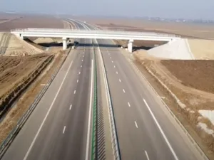 Primii kilometri de autostrada din Moldova, pe centura Bacăului. Foto: captură video AsCoRo