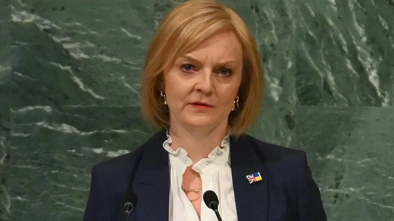 Truss dă de pământ cu Putin și promite ajutor militar Ucrainei până la victorie - FOTO: Profimedia