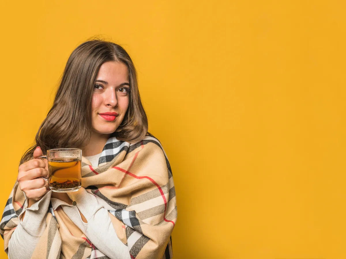 Femeie care bea ceai - Foto: Freepik (Imagine cu rol ilustrativ)