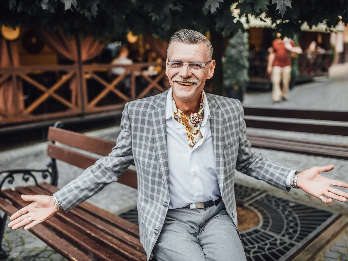 Pensionar special, pe bancă - Foto: Freepik