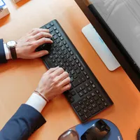 Beneficii și riscuri pentru munca de la distanță. FOTO: Pexels.com