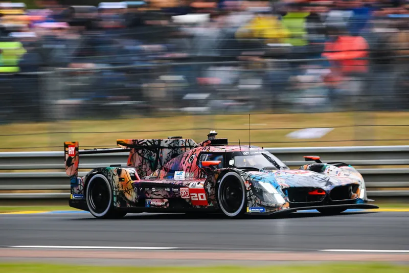 BMW Art Car semnat de Julie Mehretu - Foto: BMW