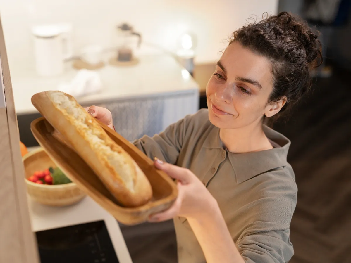 Cum să coci o pâine la cuptorul cu microunde în 5 minute? Rețeta similară cu o prăjitură fără zahăr