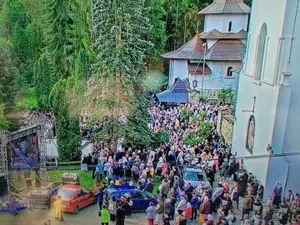 Zeci de pelerini au avut nevoie de îngrijiri medicale la canonizarea Sfinților Paisie și Cleopa - Foto: ISU