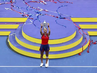 Regina Elisabeta a Marii Britanii o felicită pe Emma Răducanu pentru victoria la US Open. Foto Getty Images