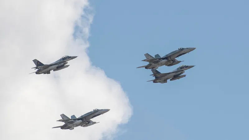 Avioane de luptă canadiene decolează de la baza Kogălniceanu/foto: twitter