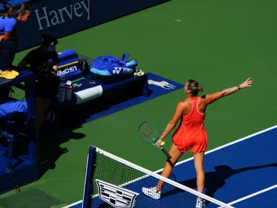 Aryna Sabalenka a oprit meciul de la US Open din cauza mirosului și s-a dus la arbitru. Microfoanele au captat totul