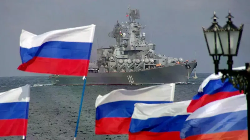 VIDEO Ucraina a pus pe fugă Flota Mării Negre a lui Putin. Care a fost rolul României și al SUA? - Foto: Newsweek / Colaj