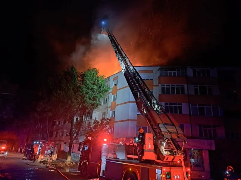 Incendiu în Bârlad după ce o țigară a fost lăsată aprinsă. 30 de persoane au fost evacuate - Foto: Arhiva