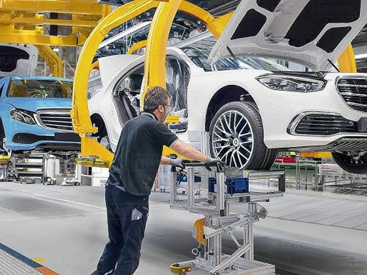 Muncă mai multă, pe bani mai puțini, soluția Mercedes pentru a evita să dea oameni afară