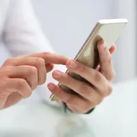 Atenție la mesajele primite de la bănci. Poți rămâne fără bani încercând să-i salvezi - Foto: Freepik. com (rol ilustrativ)
