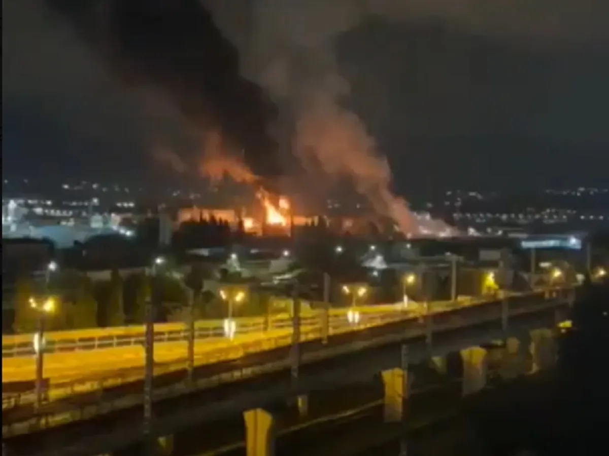 Incendiu de proporții la un depozit de petrol din Soci, după un atac ucrainean. - Foto: X