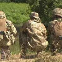 Cei dintâi soldați ucraineni încep pregătirile cu armata britanică / BBC