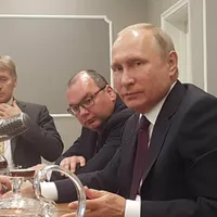Dimitri Peskov și Vladimir Putin - Foto: Profimedia images