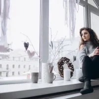 Ce să pui la geam ca să scapi de condens și mucegai. Ingredientul din bucătărie care apără de boli - Foto: Freepik (rol ilustrativ)
