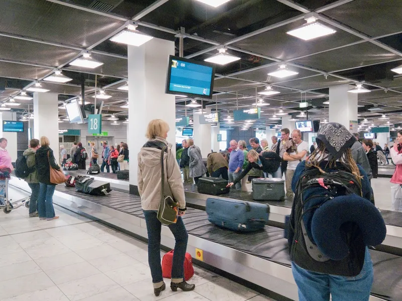 Circa 100 de pasageri Lufthansa, fără bagaje pe Aeroportul Sibiu. Nu au putut fi descărcărcate - Foto: Profimedia Images - Imagine cu rol ilustrativ