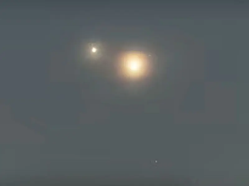 Există iubire pe cerul nopții. Două planete s-au "sărutat" recent. Sărutul cosmic a fost previzibil - Foto: captură video YouTube/Le Huff Post