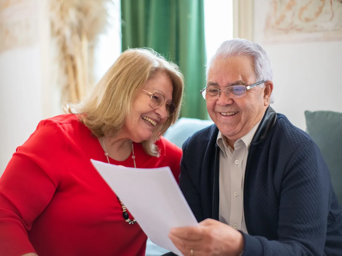 Statul acordă o nouă pensie specială în România. Beneficiarii primesc 5.000 de lei lunar și facilități