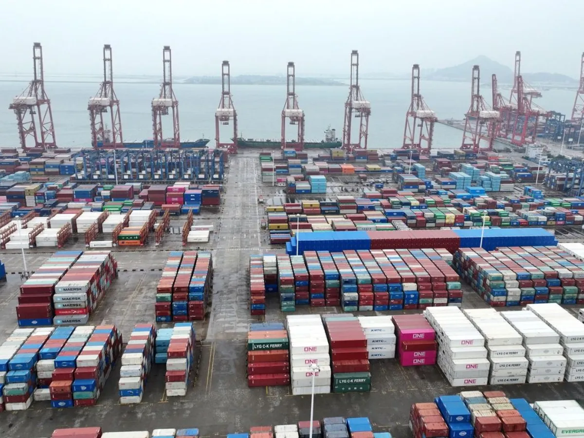 Containere cu produse gata delivrare în portul Lianyungang, din provincia estică Jiangsu - Foto: Profimedia Images