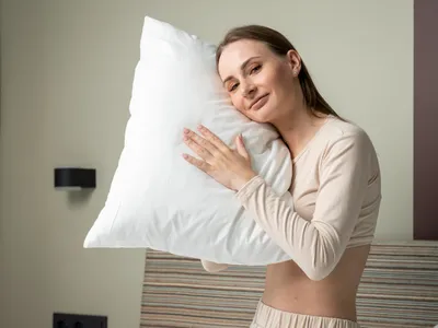 Metoda prin care poți să-ți cureți pernele ușor. Ai nevoie de bicarbonat de sodiu - Foto: Freepik (Imagine cu rol ilustrativ)