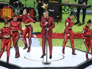 Robbie Williams a cântat în deschiderea campionatului mondial de fotbal, la Moscova