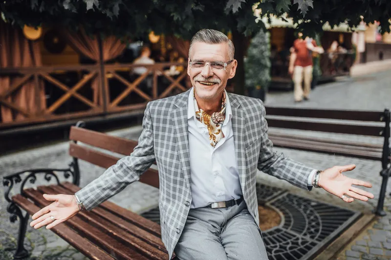 Pensionar special, pe bancă - Foto: Freepik