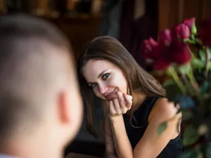 15 august, ziua când fetele nemăritate își caută ursitul. Ritualul cu floarea care aduce iubitul - Foto: Freepik