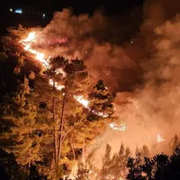 Grecia, devastată de incendii. Turcia trimite ajutoare din aer. Pompierii români intervin la sol - Foto: Facebook/IGSU