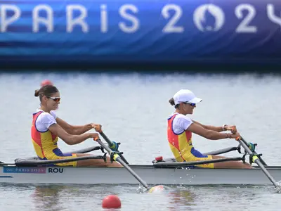 Gianina van Groningen și Ionela Cozmiuc au obținut ARGINTUL la dublu vâsle categorie ușoară - Foto: Profimediaimages.ro