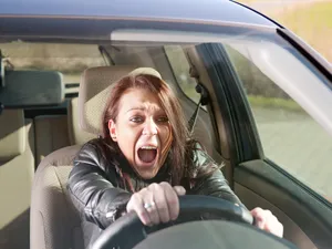 Ce trebuie să faci dacă ți se blochează pedala de accelerație a mașinii în mers? Nu intra în panică! - Foto: Freepik (Imagine cu rol ilustrativ)