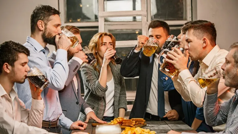 Ce să mănânci înainte să bei alcool pentru a-i încetini efectele Foto: Freepik.com - rol ilustrativ