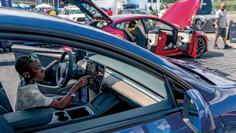 Tesla la o expoziție de tehnologie ecologică din Washington, D.C., în iulie